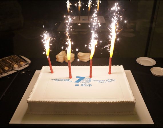 Torta 70 let DSKP Mestni Muzej foto Suncan Stone 133