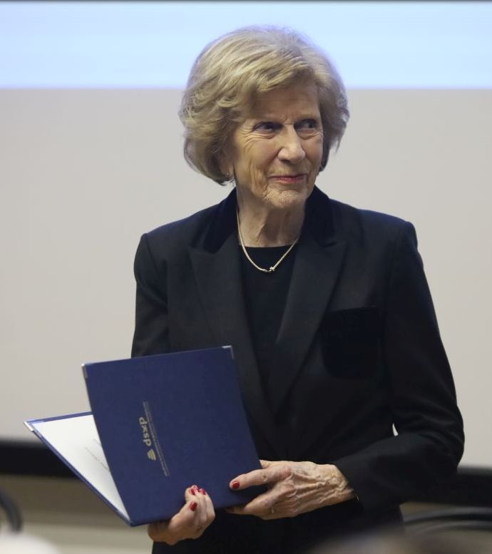 Častni člani 1 Ani Bitenc 70 let DSKP Mestni Muzej foto Suncan Stone izrez